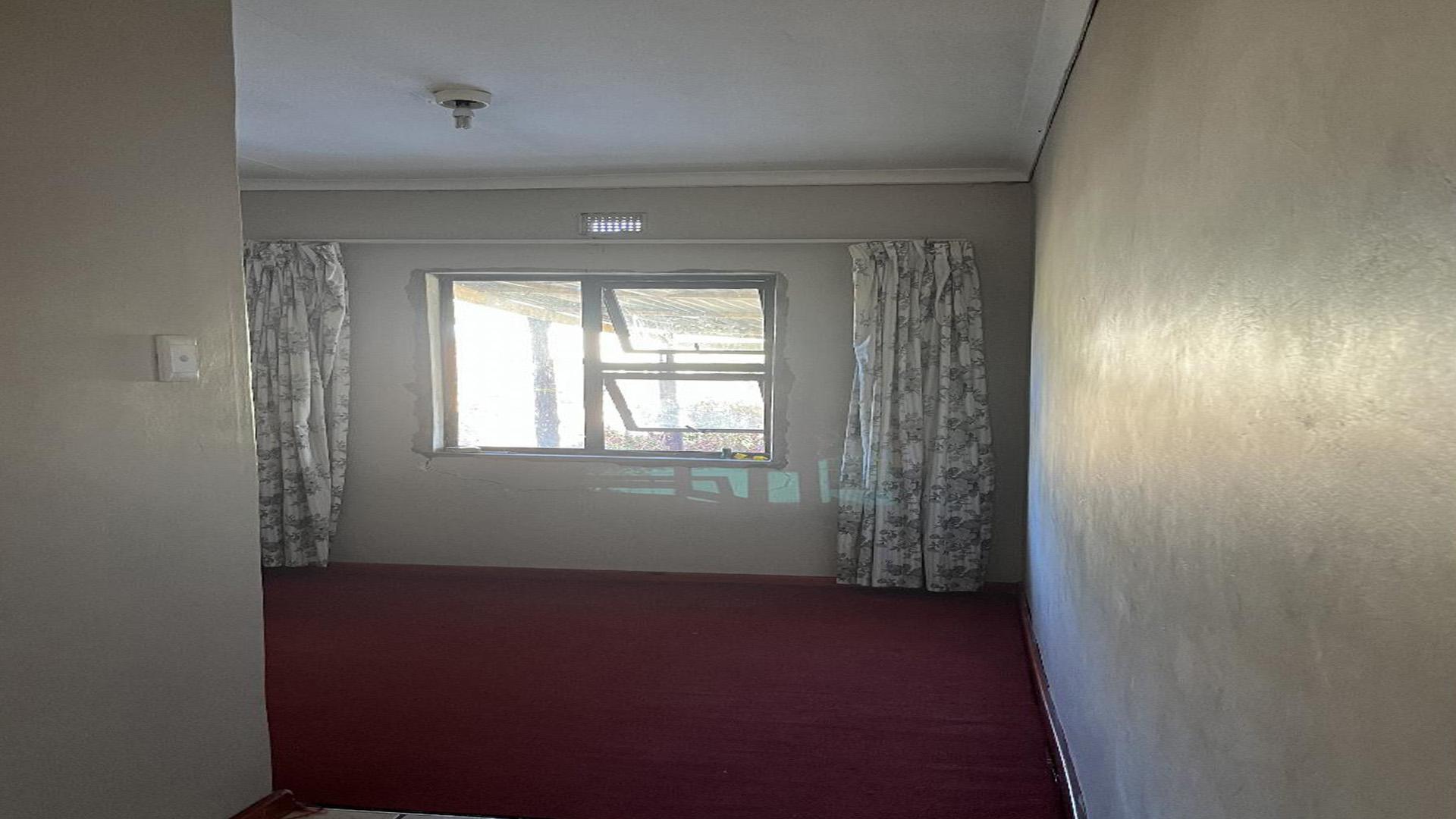 Bed Room 1 of property in Dundee