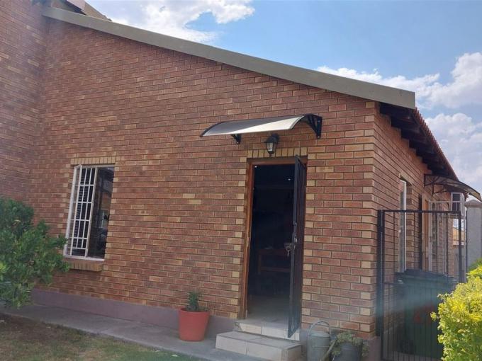 3 Bedroom Simplex for Sale For Sale in Waterval East - MR593506