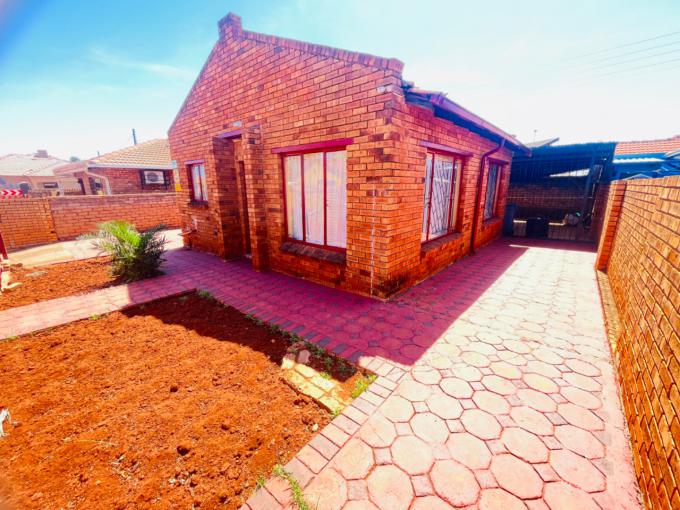2 Bedroom House for Sale For Sale in Ga-Rankuwa - MR593557