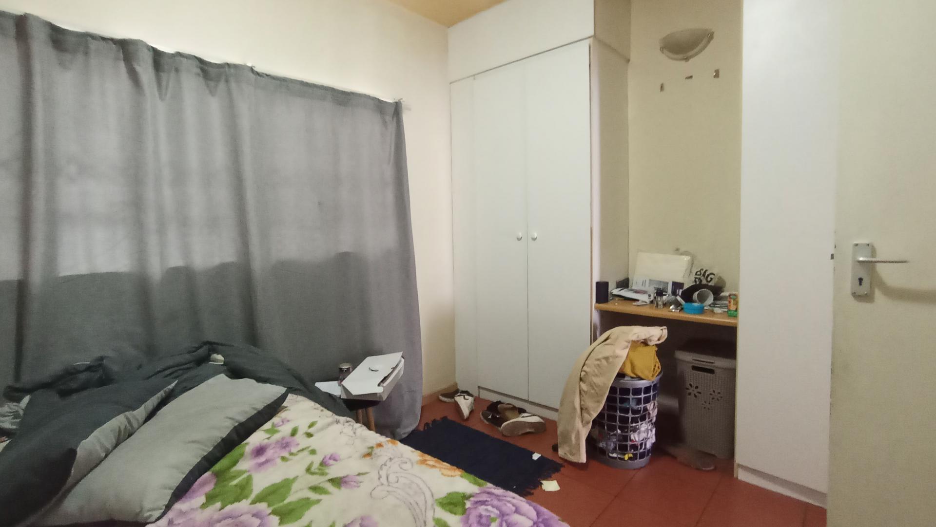 Bed Room 1 - 10 square meters of property in Waterkloof Glen