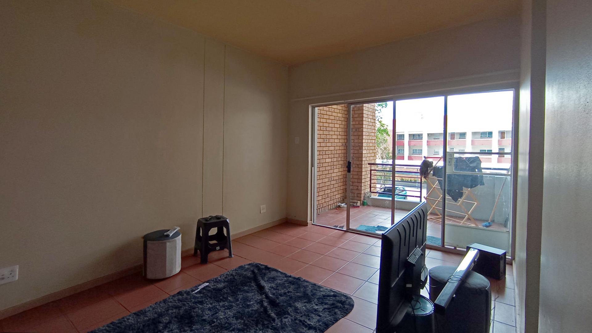 Lounges - 16 square meters of property in Waterkloof Glen