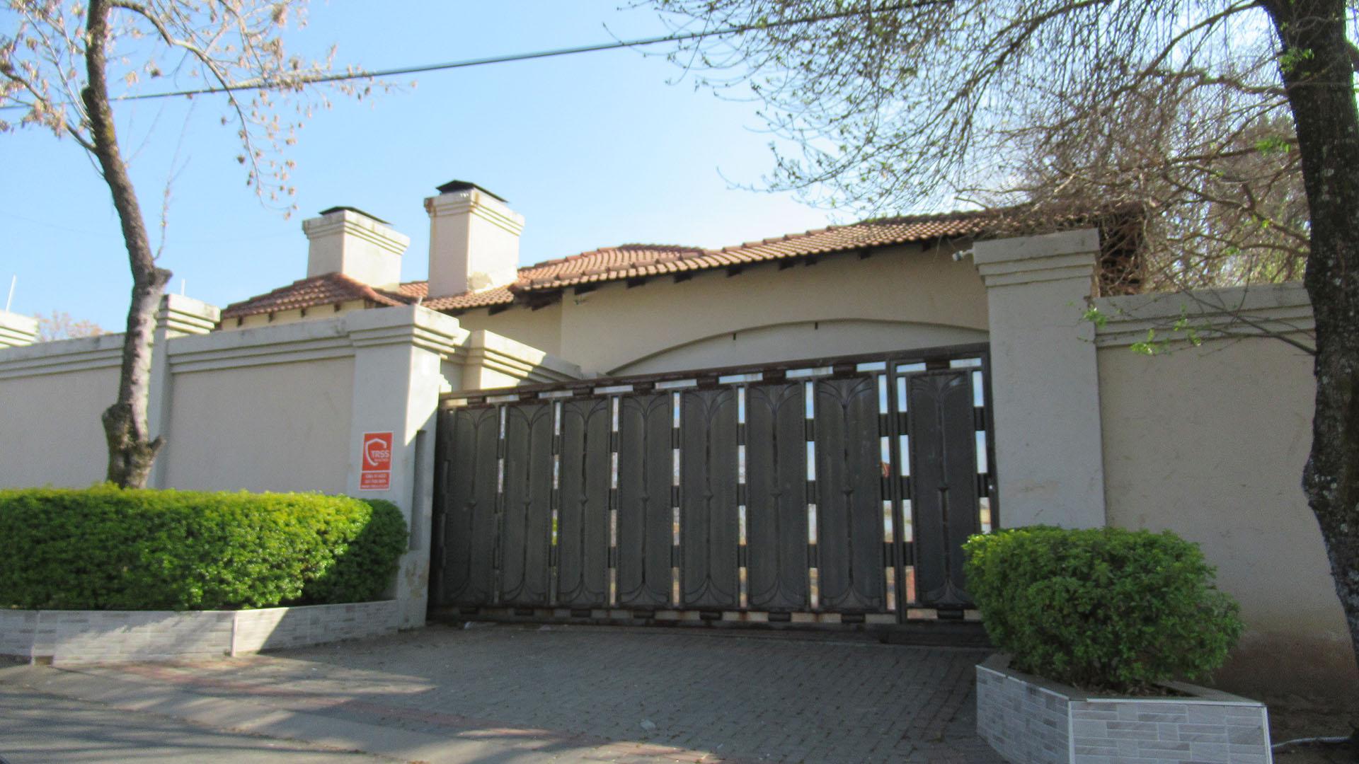 Front View of property in Bloubosrand