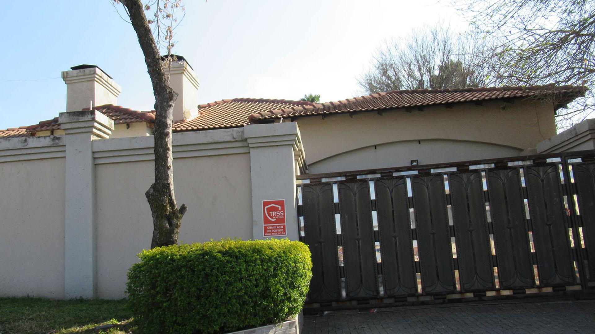 Front View of property in Bloubosrand