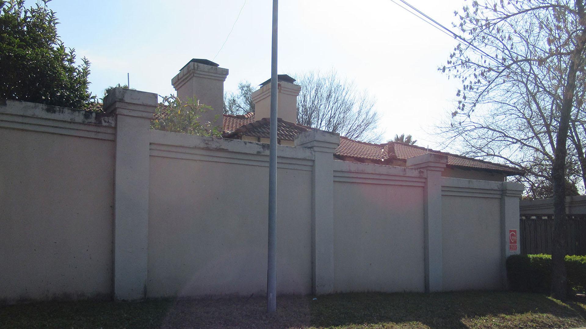 Front View of property in Bloubosrand