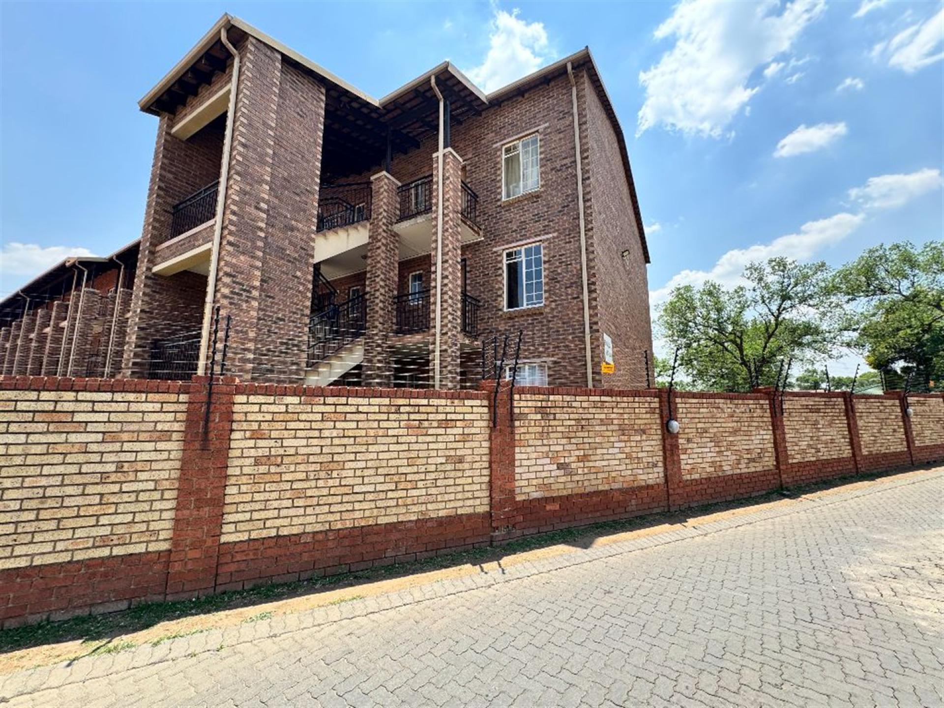Front View of property in Comet
