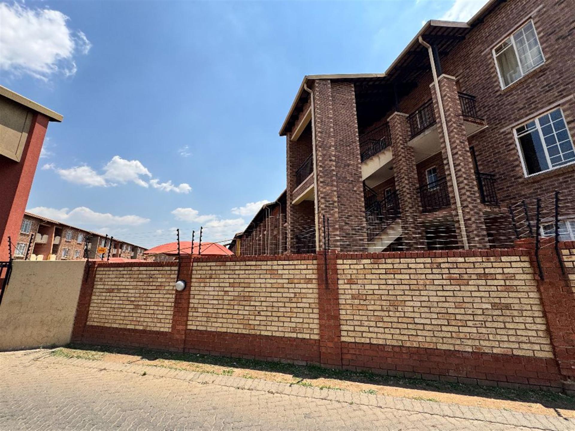 Front View of property in Comet