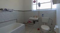 Bathroom 1 - 5 square meters of property in Albertville