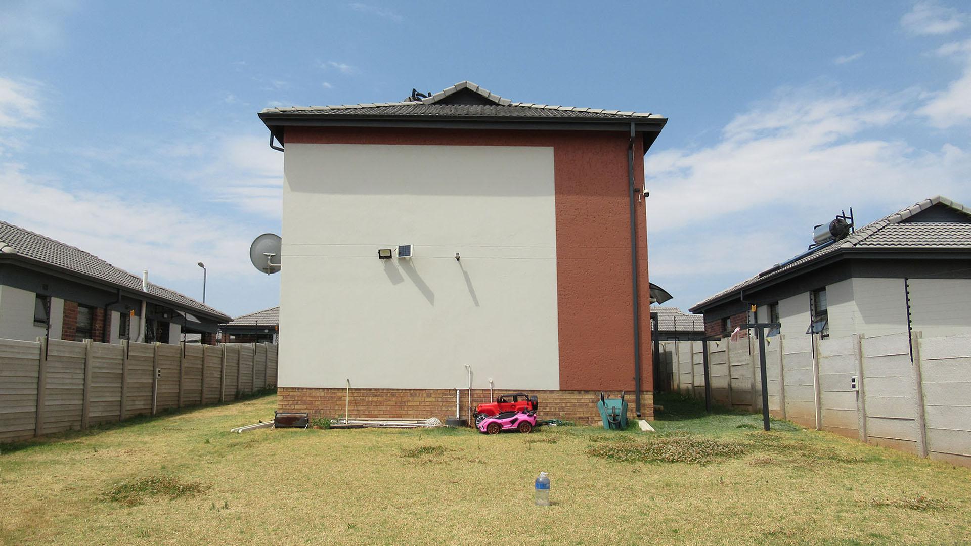 Backyard of property in Mindalore