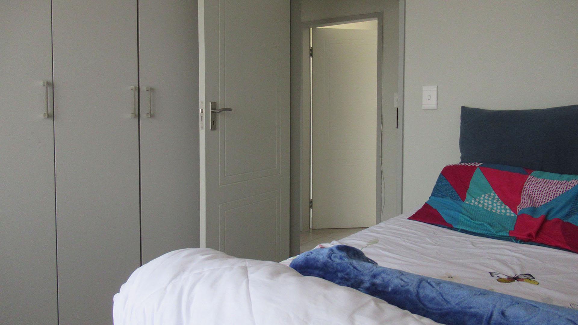 Bed Room 1 - 11 square meters of property in Mindalore