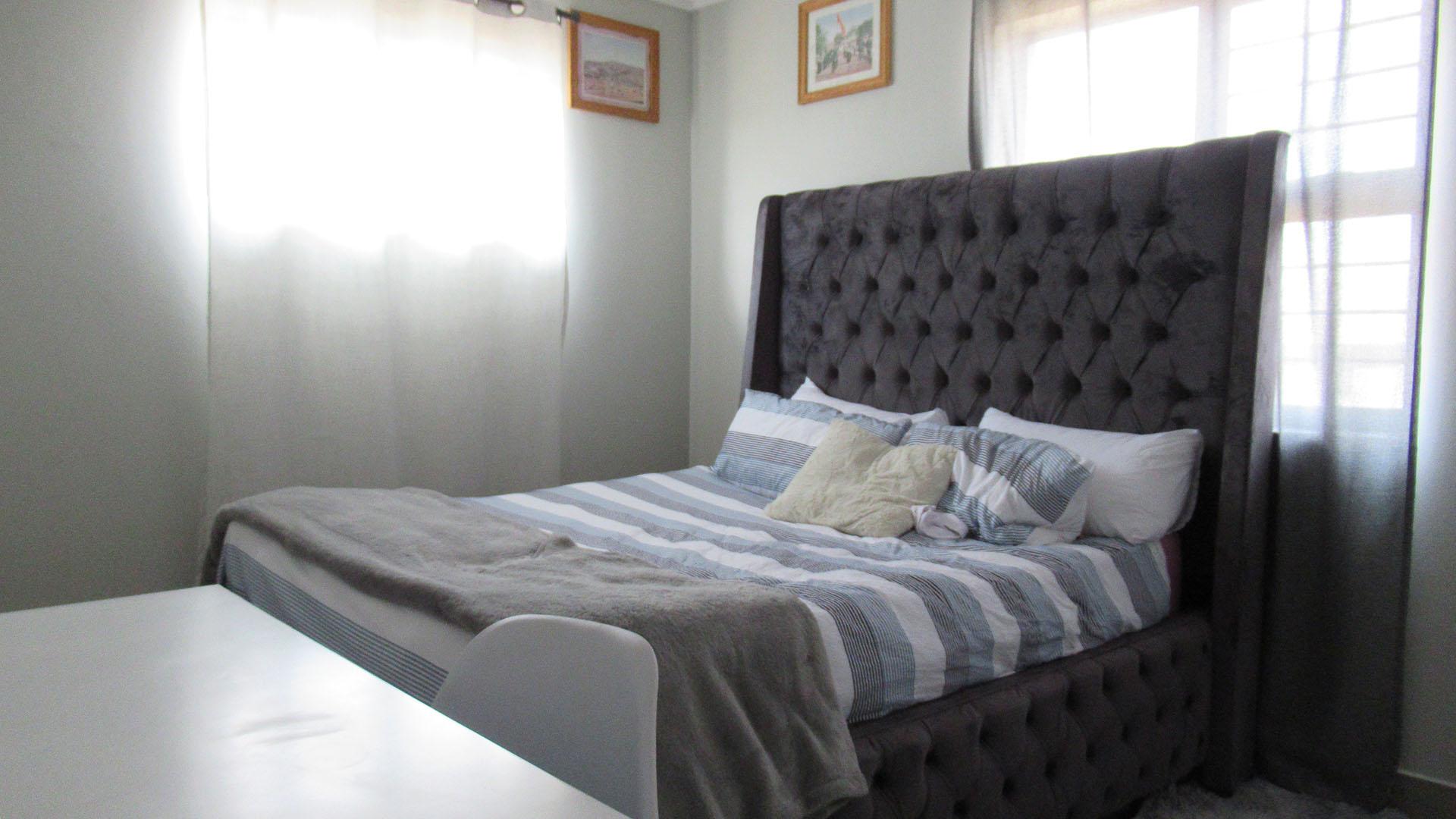 Main Bedroom - 14 square meters of property in Mindalore