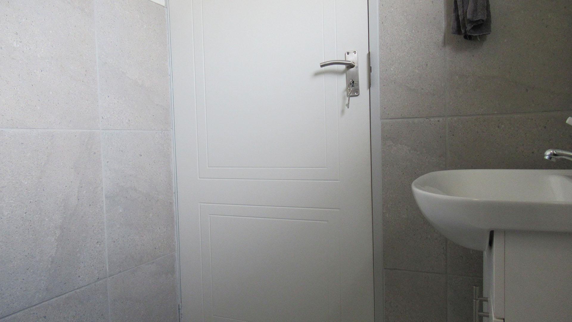Main Bathroom - 5 square meters of property in Mindalore
