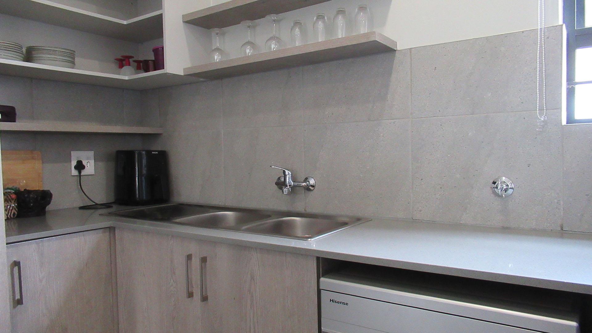 Kitchen - 20 square meters of property in Mindalore