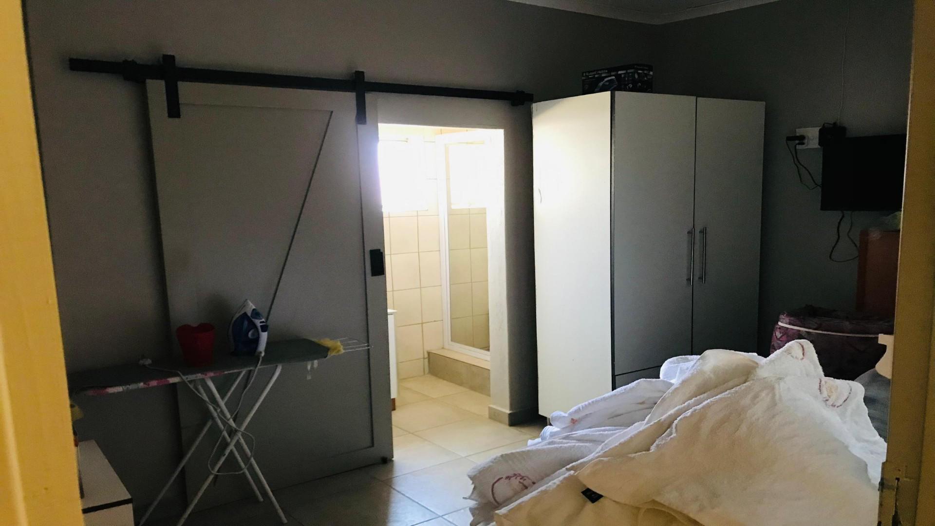 Bed Room 5+ of property in Makhado (Louis Trichard)