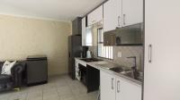 Kitchen - 4 square meters of property in Die Hoewes