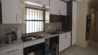 Kitchen - 4 square meters of property in Die Hoewes