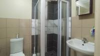 Main Bathroom - 5 square meters of property in Die Hoewes