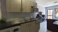 Kitchen - 8 square meters of property in Heuweloord