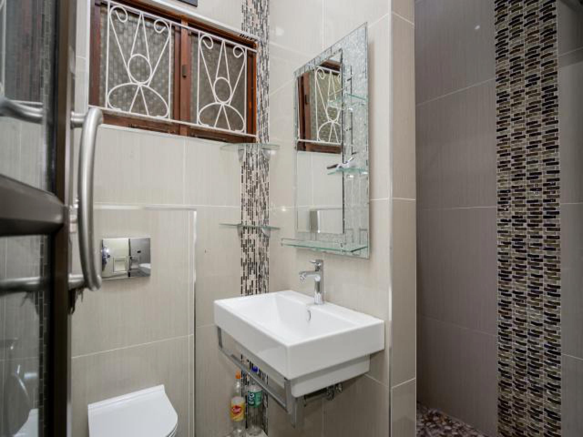 Bathroom 1 of property in Mobeni Heights
