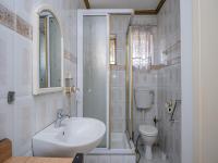 Main Bathroom of property in Mobeni Heights