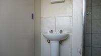 Main Bathroom - 4 square meters of property in Crystal Park