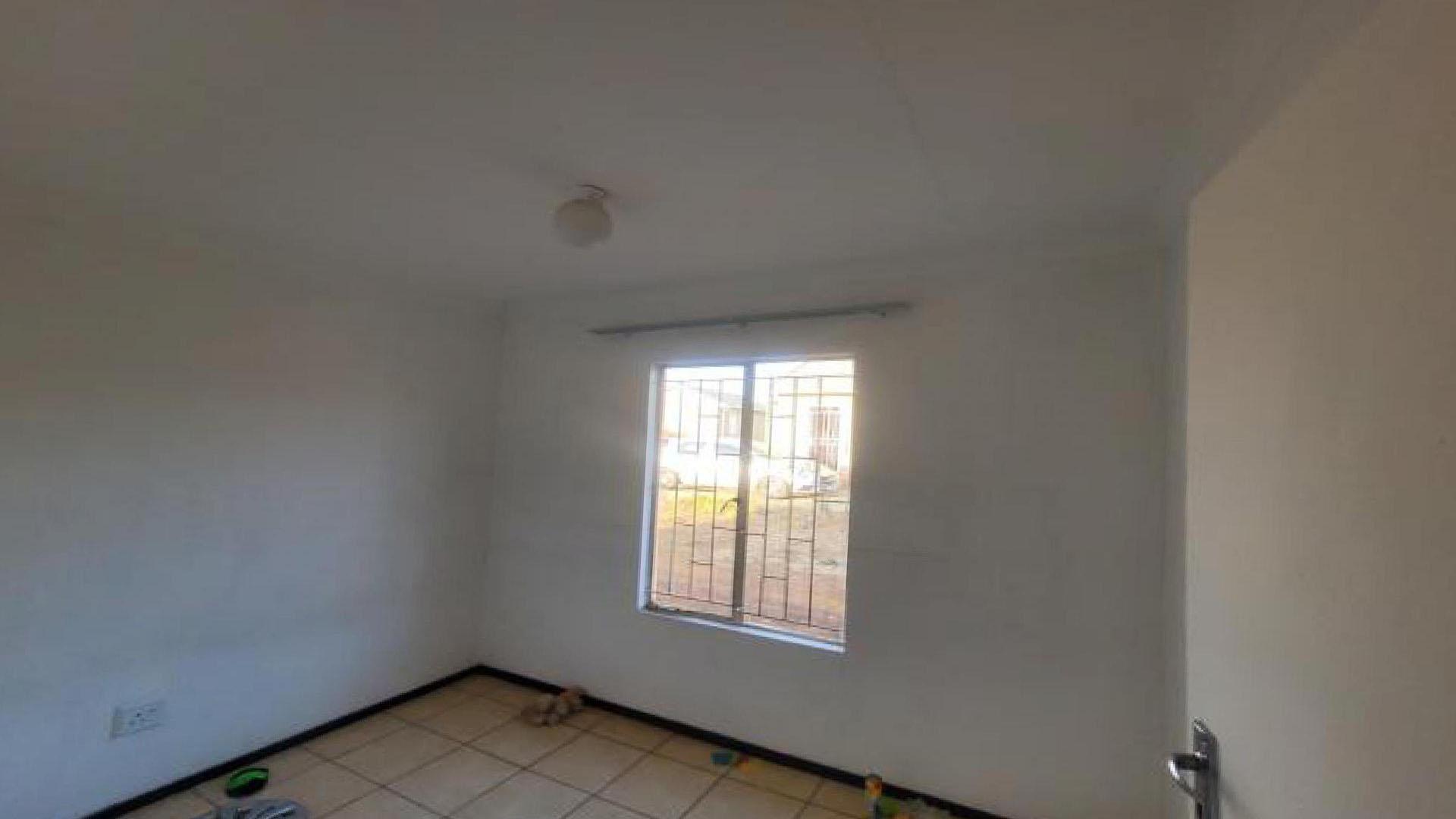 Bed Room 2 of property in Savanna City