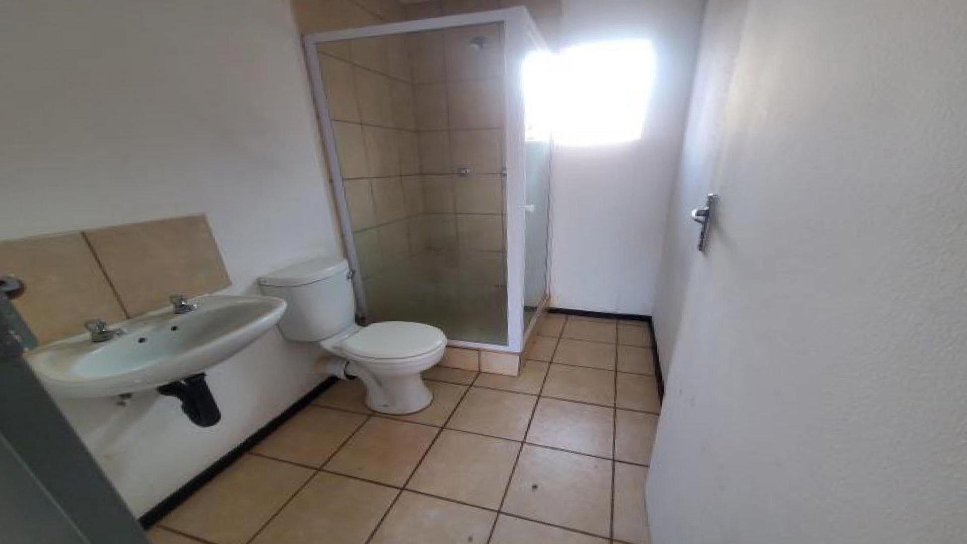 Main Bathroom of property in Savanna City