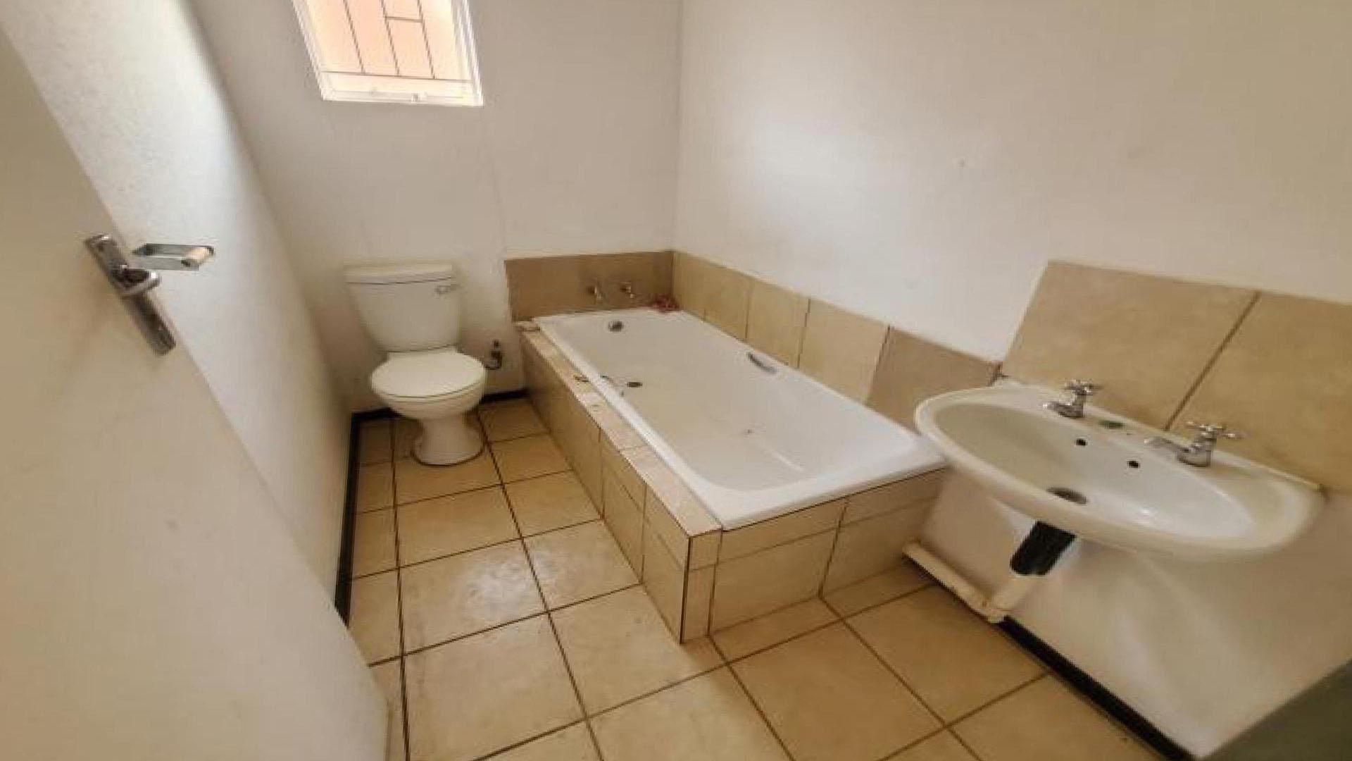 Bathroom 2 of property in Savanna City