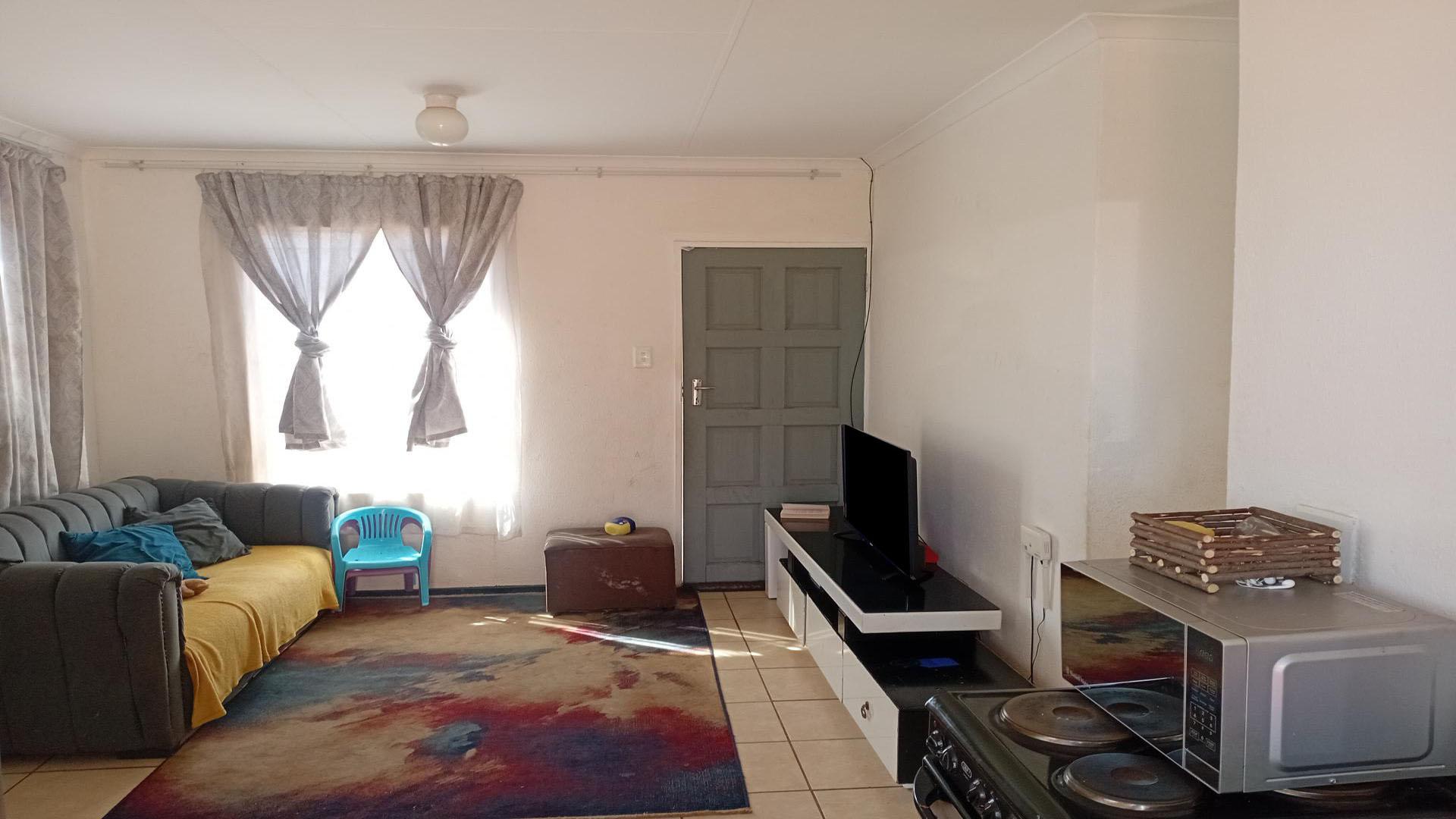 Lounges of property in Savanna City