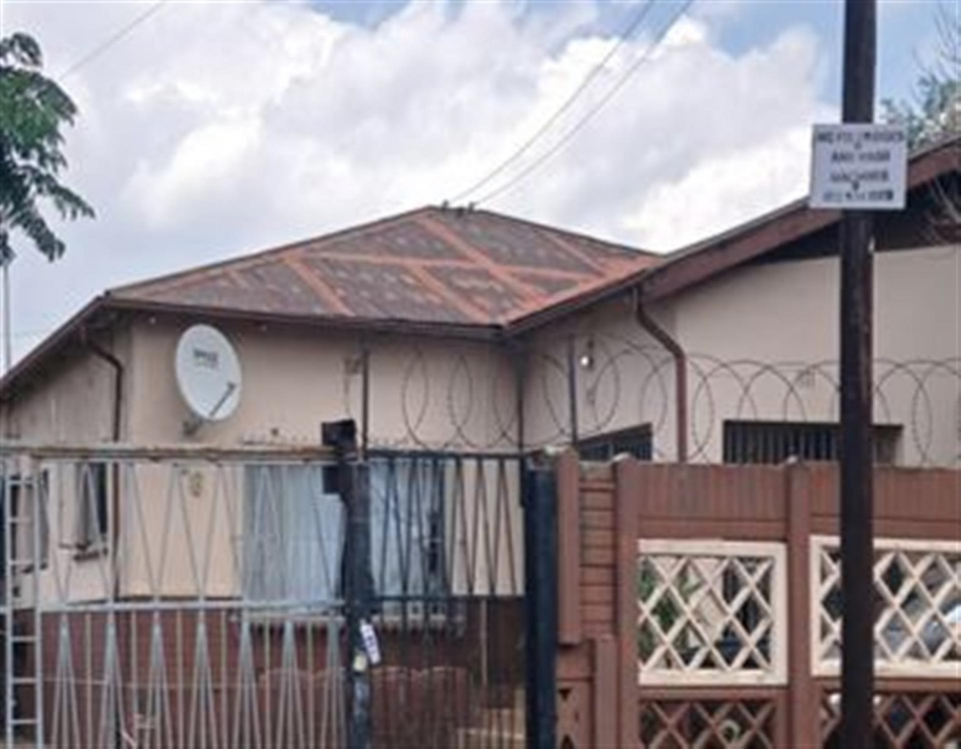 Front View of property in Primrose