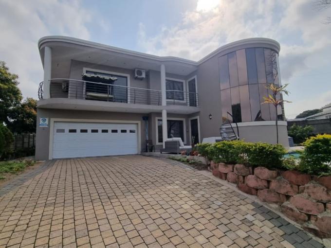 4 Bedroom House for Sale For Sale in Queensburgh - MR594269