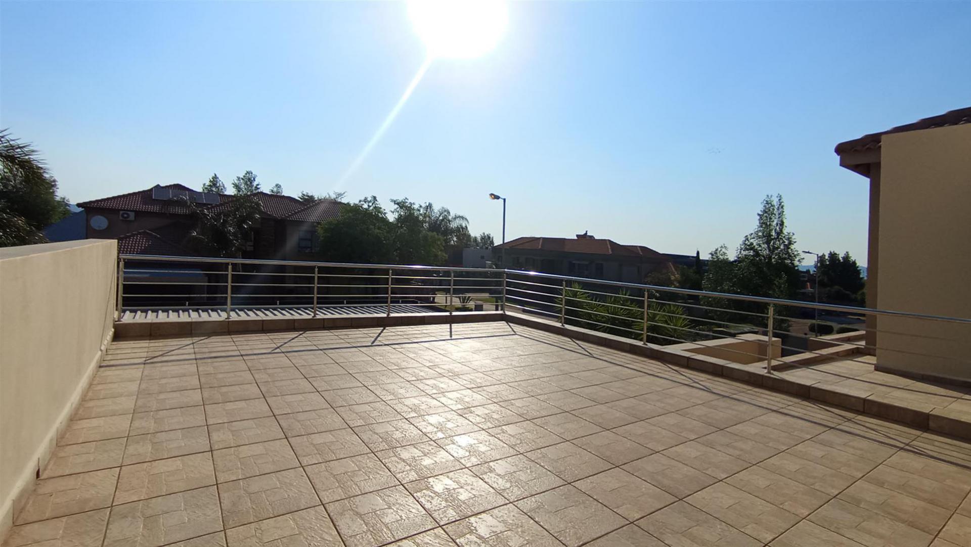 Balcony - 79 square meters of property in Montana Tuine