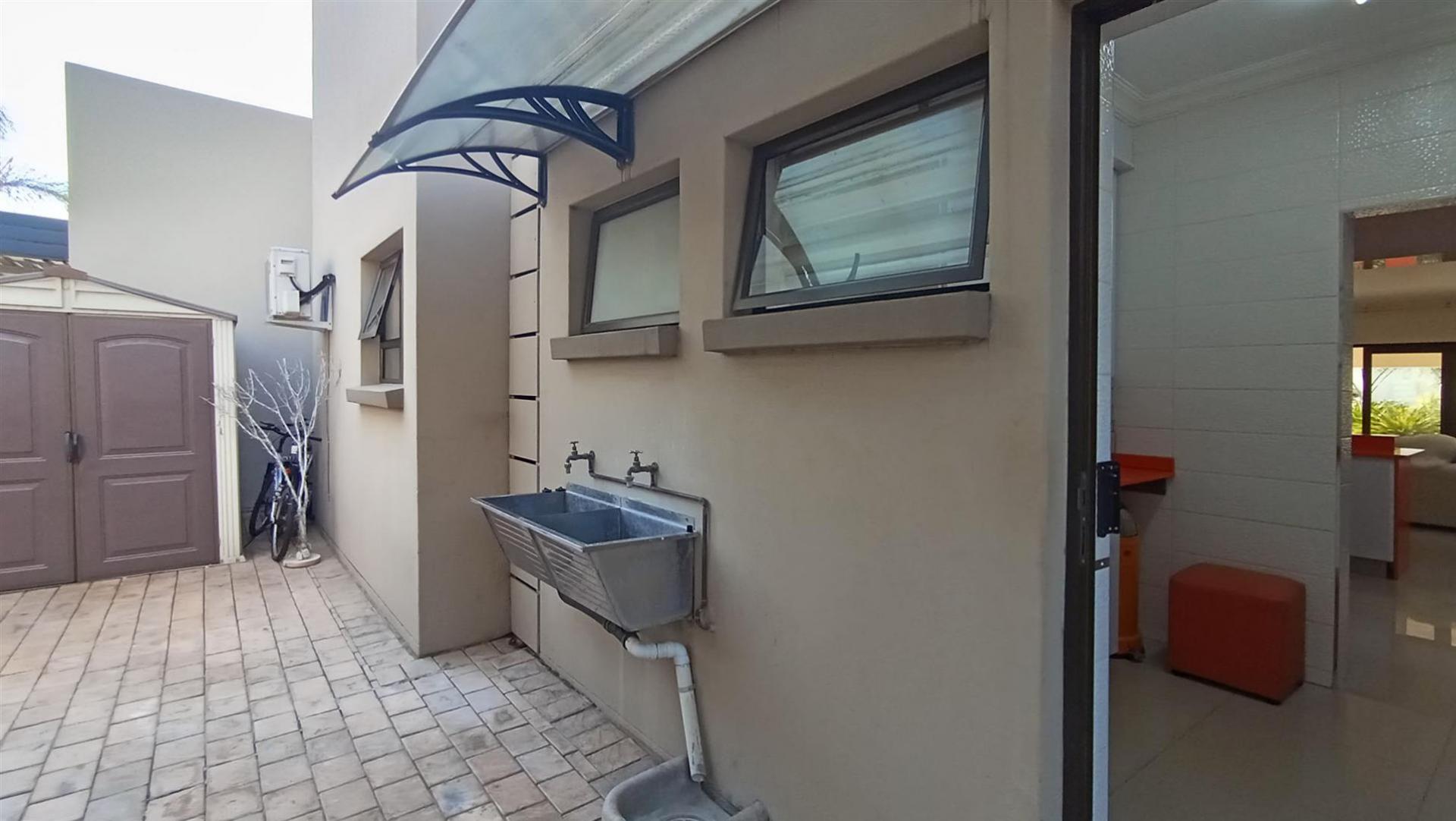 Backyard of property in Montana Tuine