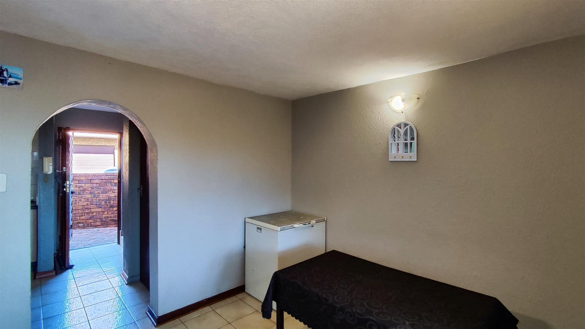 Dining Room - 13 square meters of property in Klopperpark