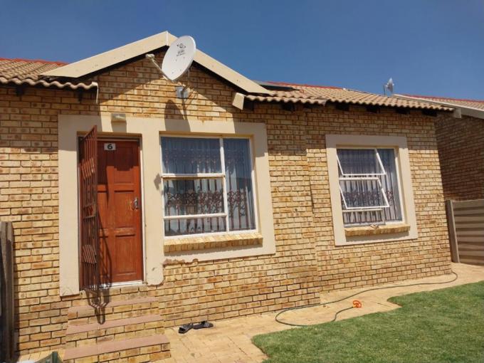 2 Bedroom Apartment for Sale For Sale in Olievenhoutbos - MR594396