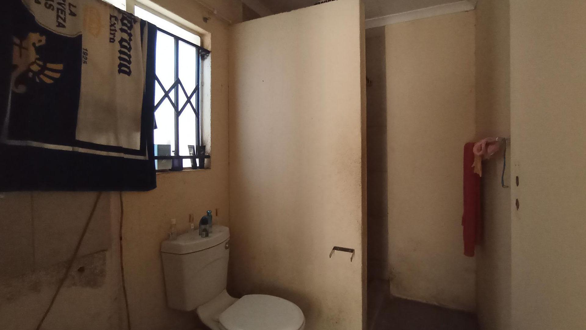 Main Bathroom - 5 square meters of property in Mahube Valley