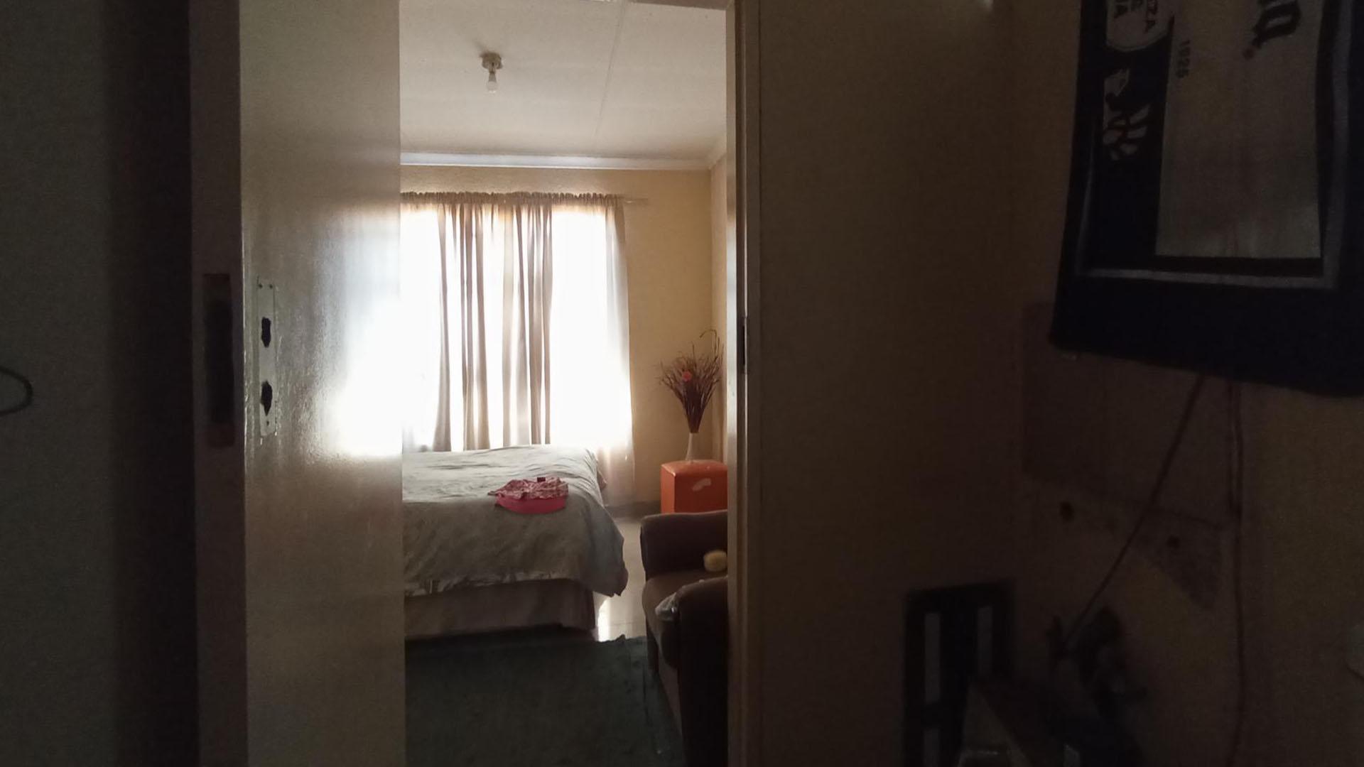 Main Bathroom - 5 square meters of property in Mahube Valley