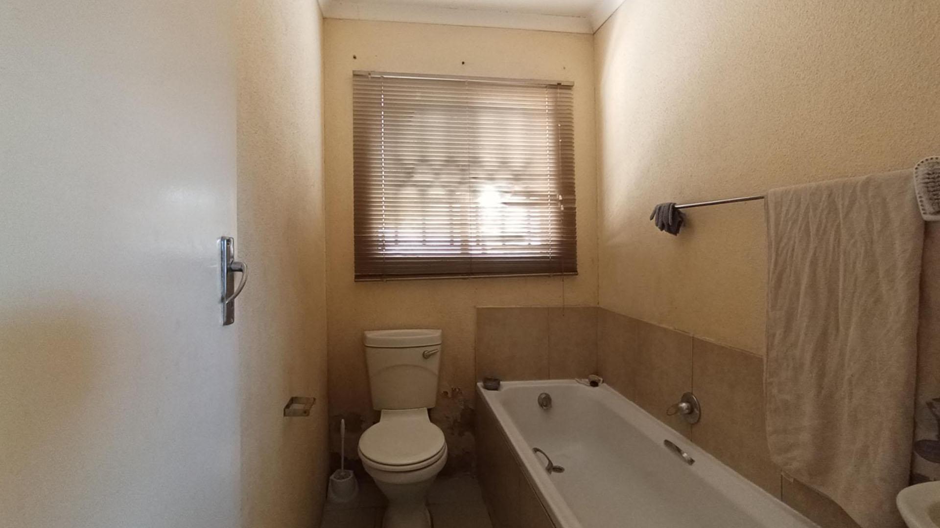 Bathroom 1 - 4 square meters of property in Mahube Valley