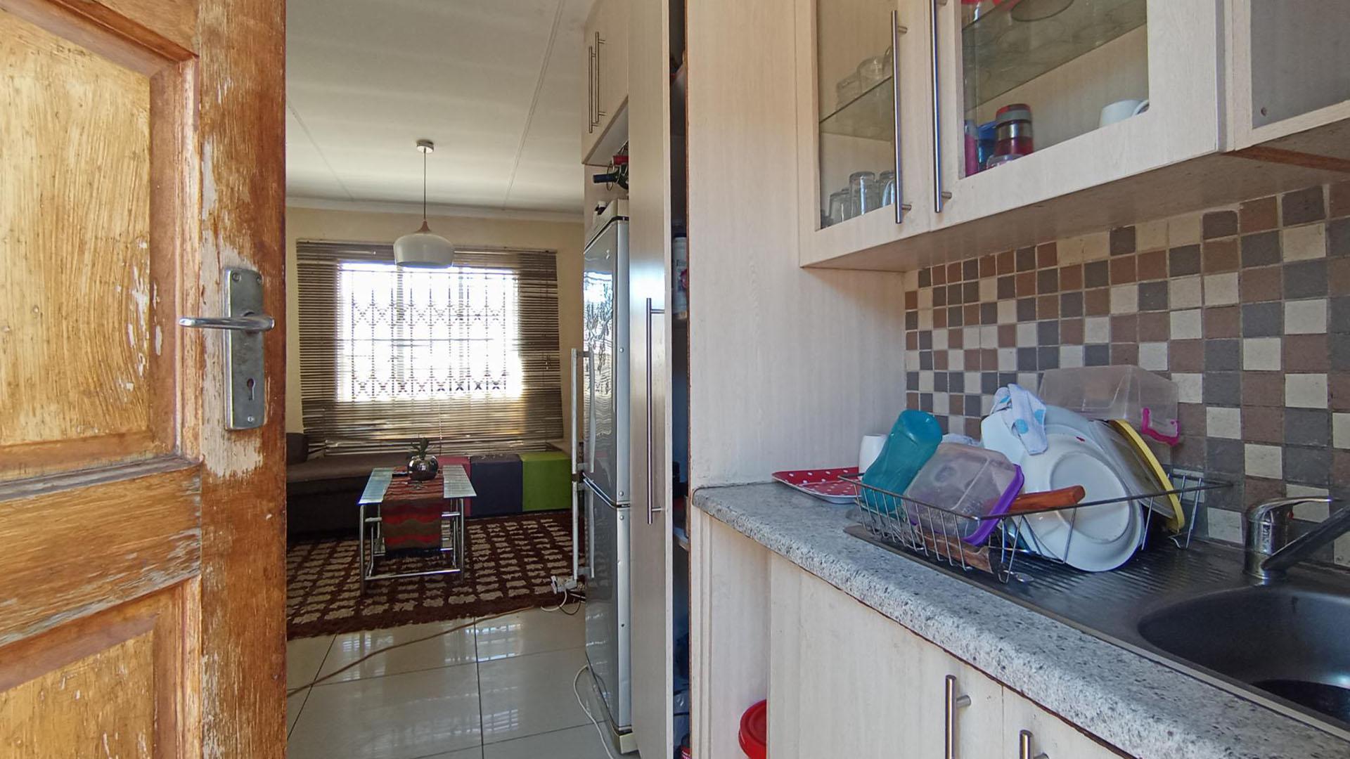 Kitchen - 7 square meters of property in Mahube Valley