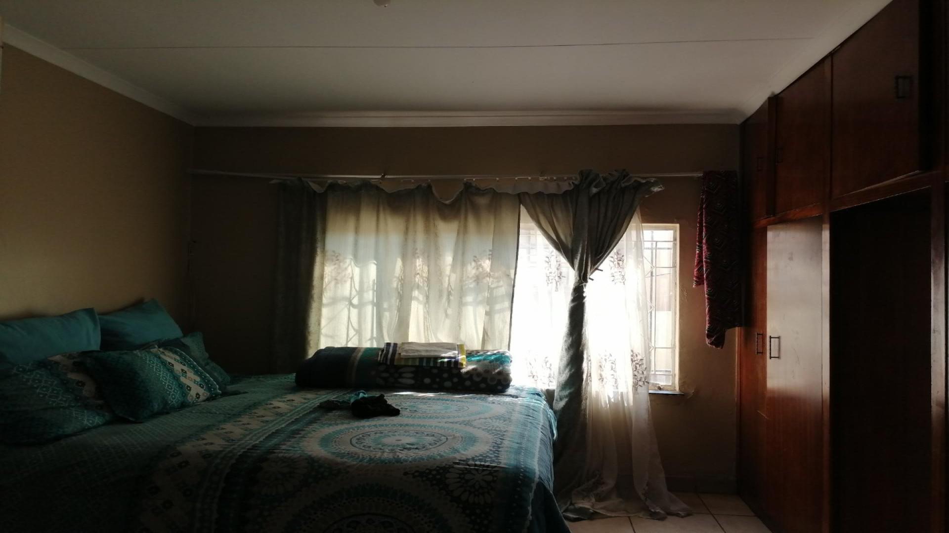 Bed Room 1 of property in Jeppestown