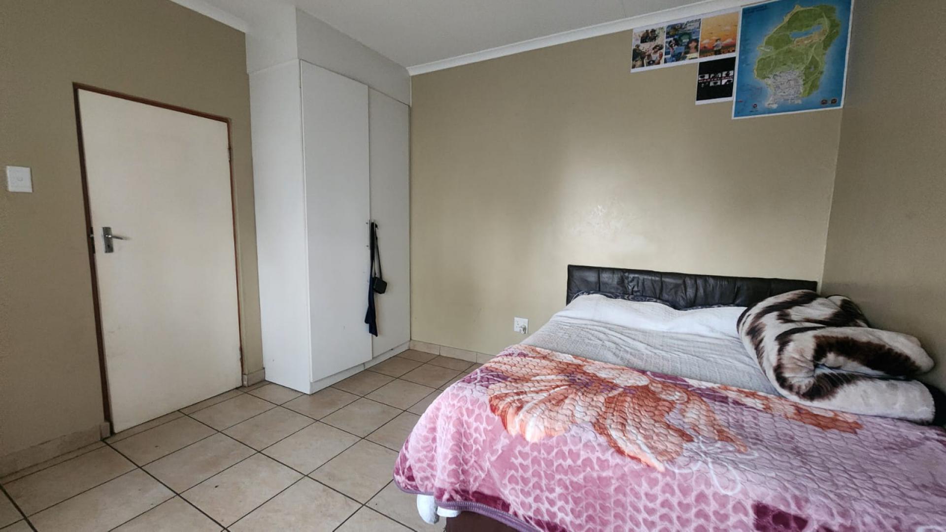 Bed Room 3 of property in Jeppestown
