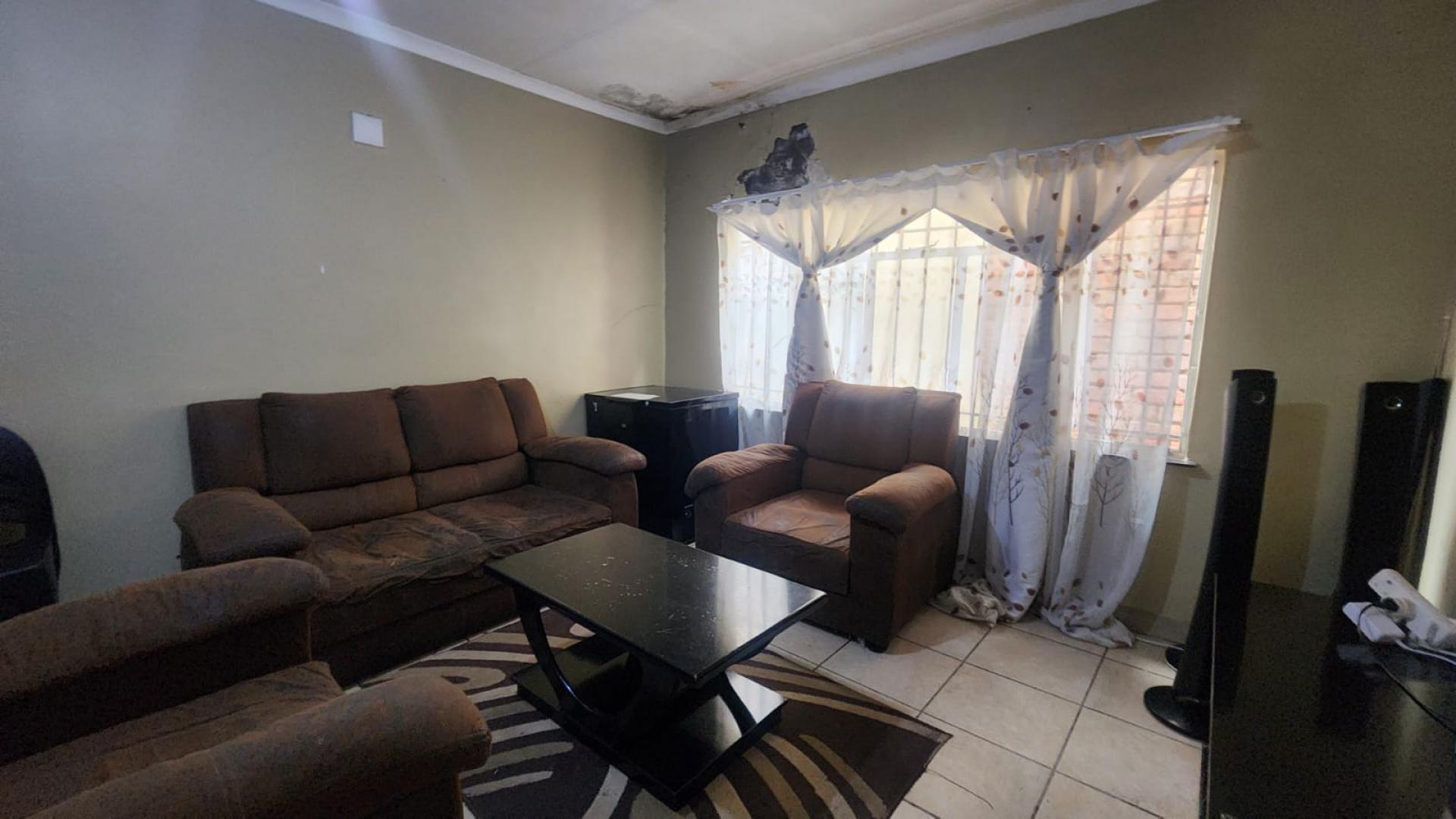 Lounges of property in Jeppestown