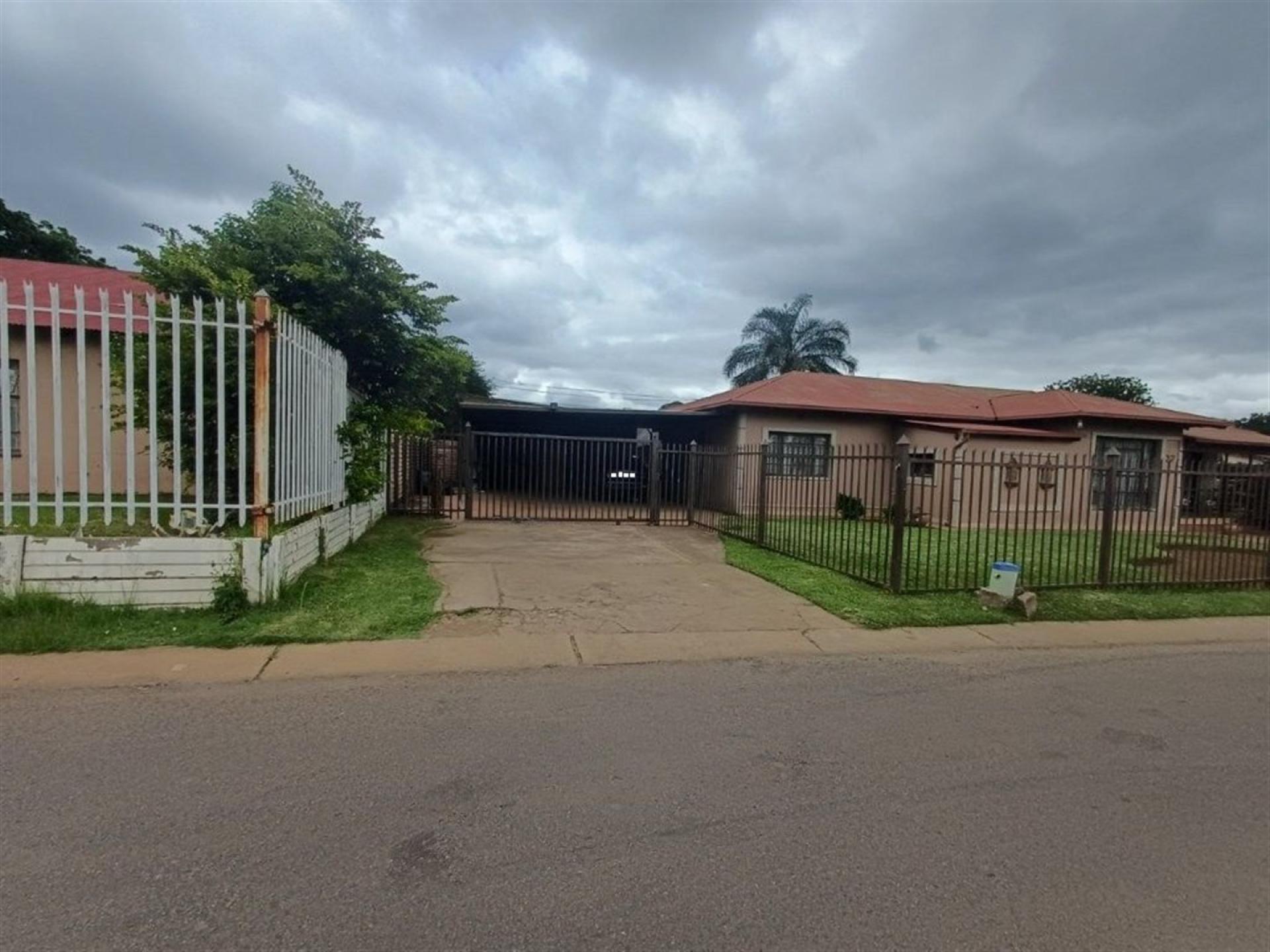 Front View of property in East Lynne