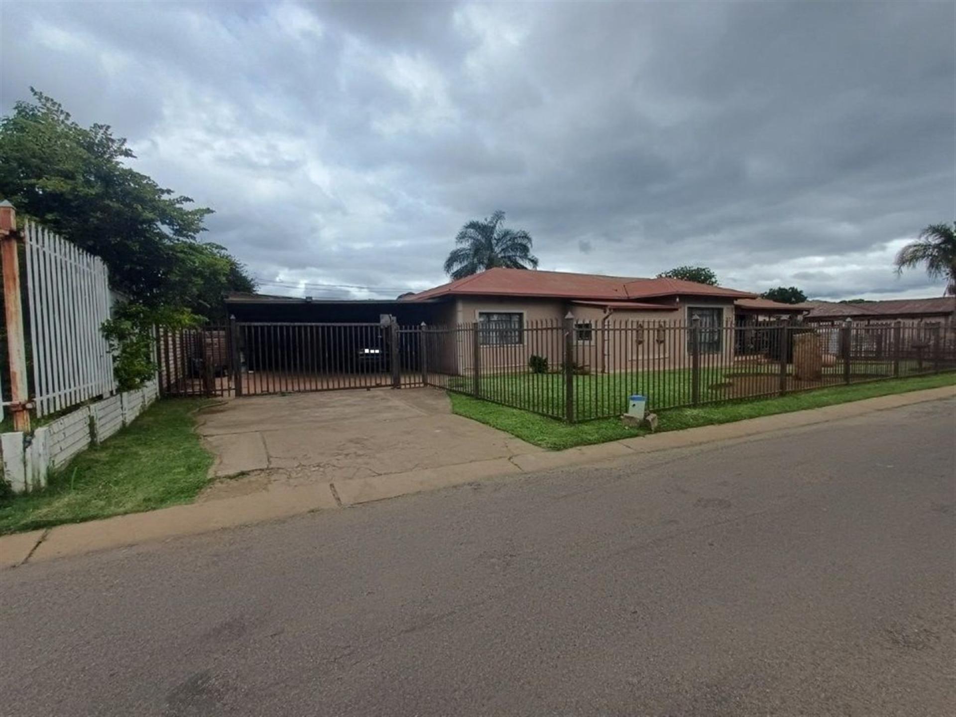 Front View of property in East Lynne