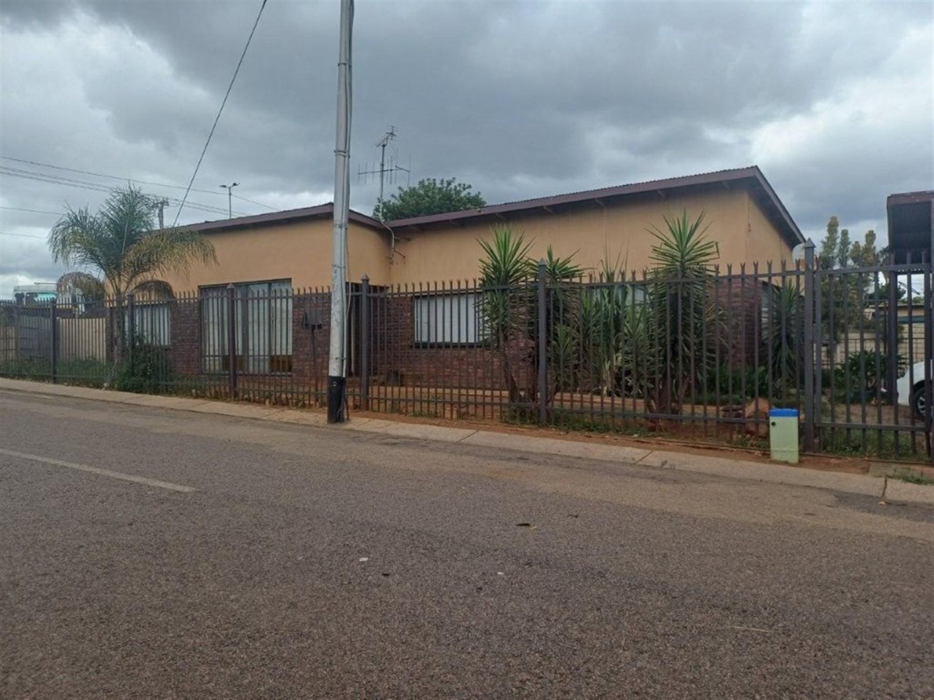 Front View of property in East Lynne