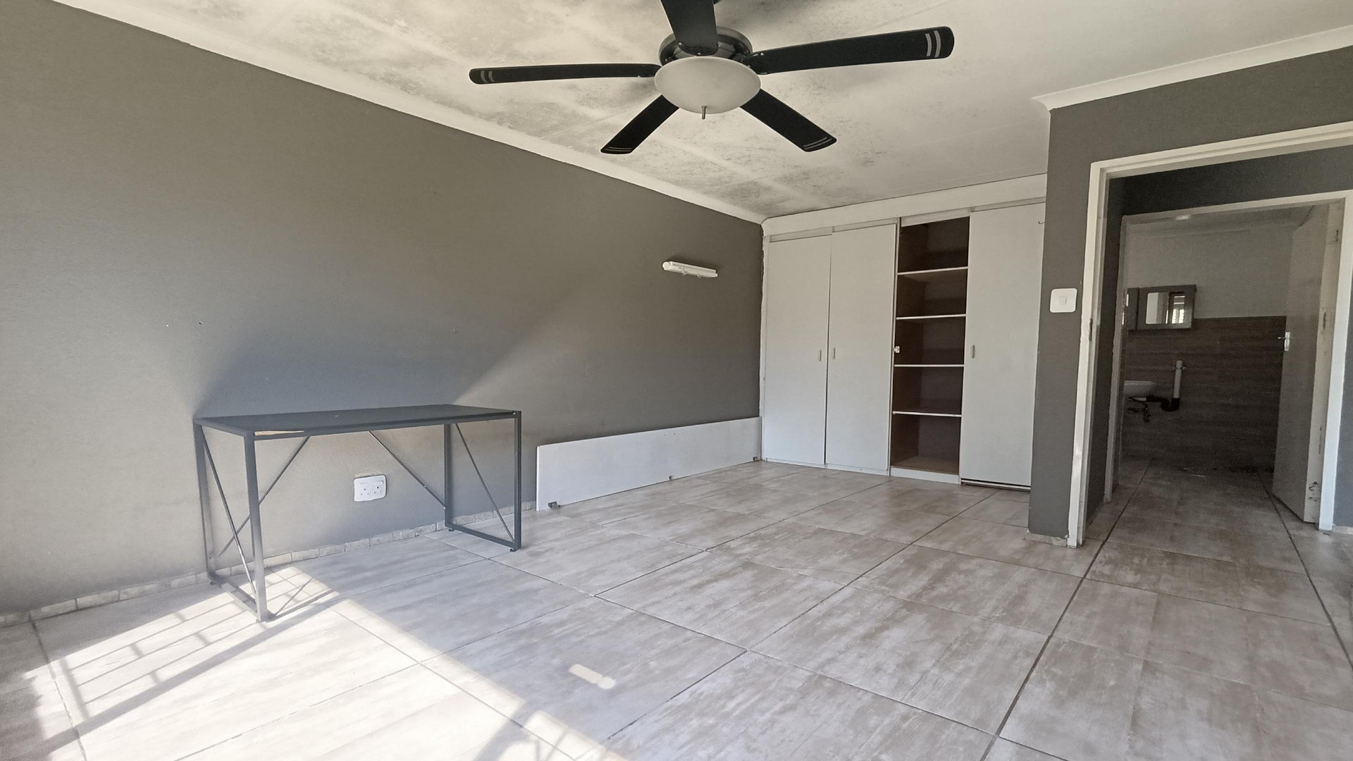 Bed Room 1 of property in Glen Marais