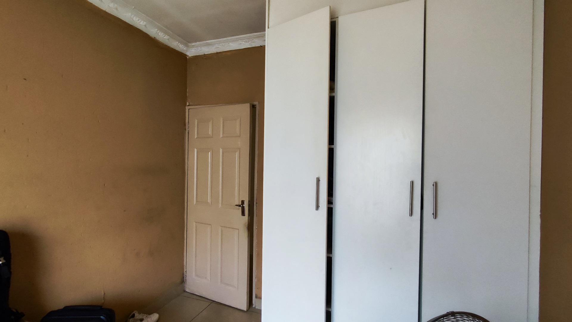 Bed Room 2 - 11 square meters of property in Spruitview