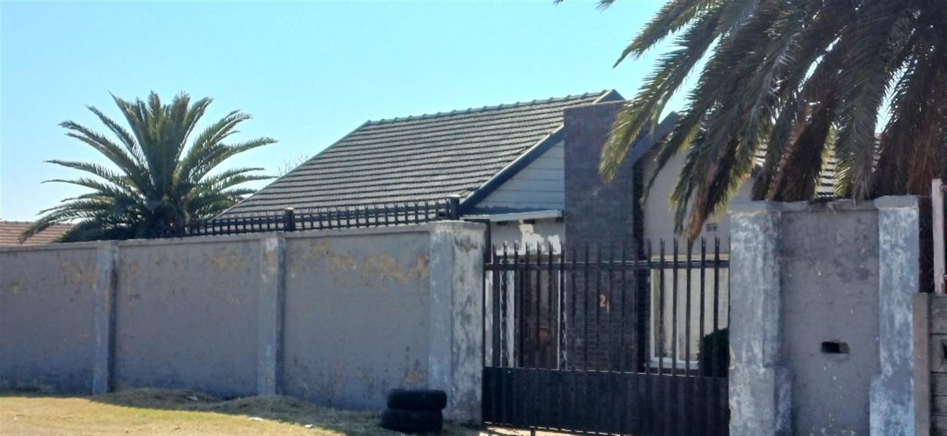 Front View of property in Tulisa Park