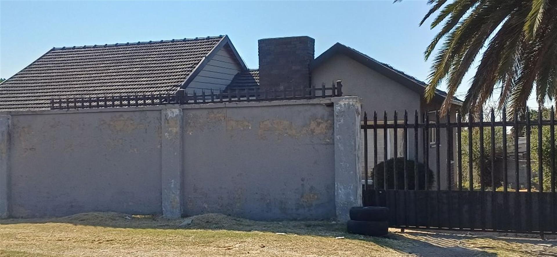 Front View of property in Tulisa Park