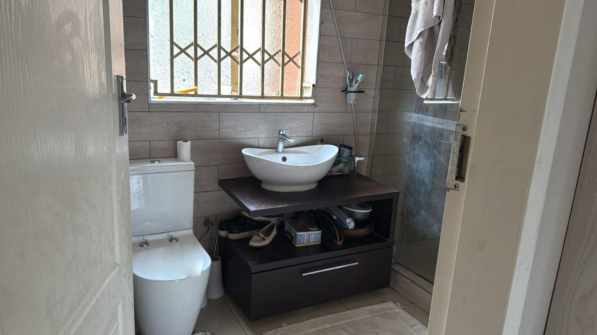 Bathroom 1 of property in The Reeds