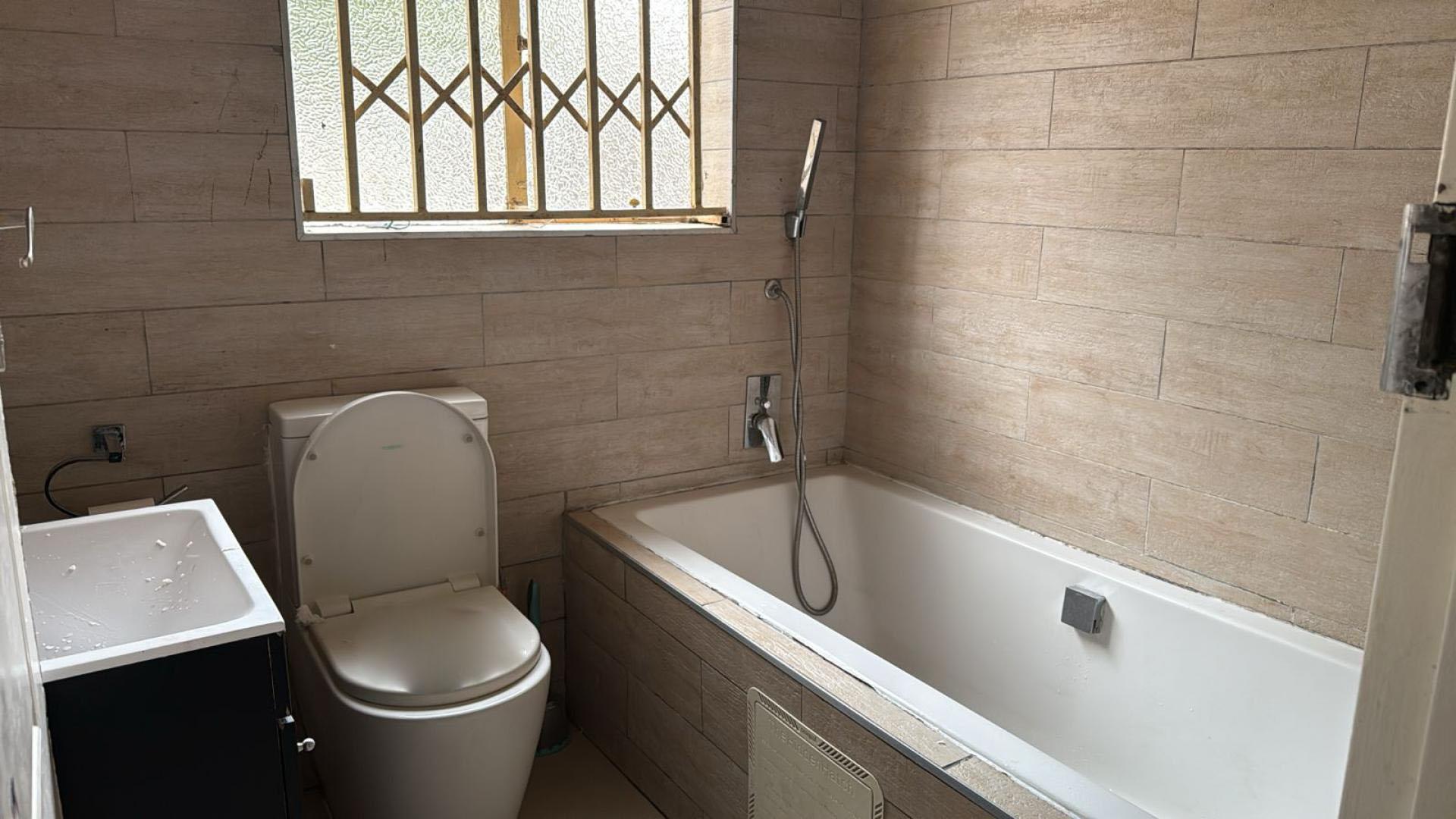 Bathroom 2 of property in The Reeds